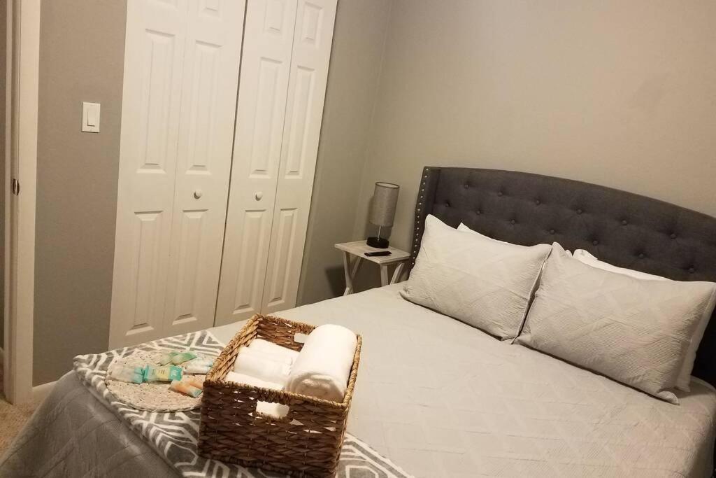 Cozy 3 Bed 2.5 Bath Located Near Busch Gardens Apartment Tampa Exterior foto